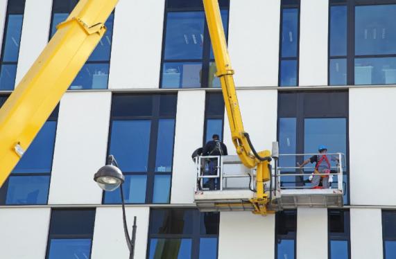 Nettoyeur de vitre pour entreprise